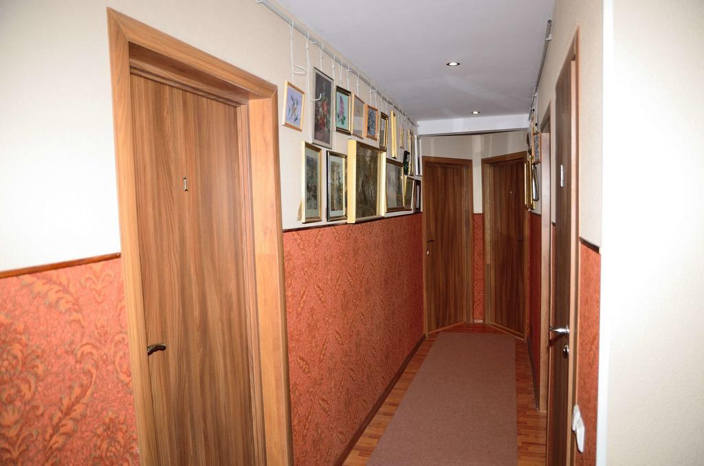 Oti Guesthouse Talin Exterior foto